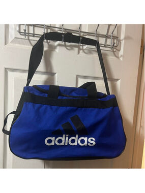 Adidas duffle gym bag it’s new w tags but the tag is torn